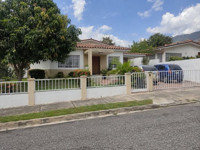 Casa de 3 habitaciones en Naguanagua, 160 m²